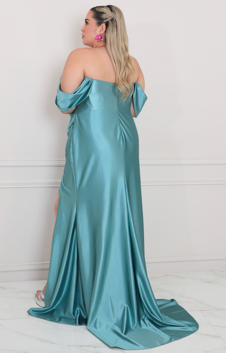 Vestido menta satinado con apertura - VESTIDO LARGO CURVY Boutiquemirel 