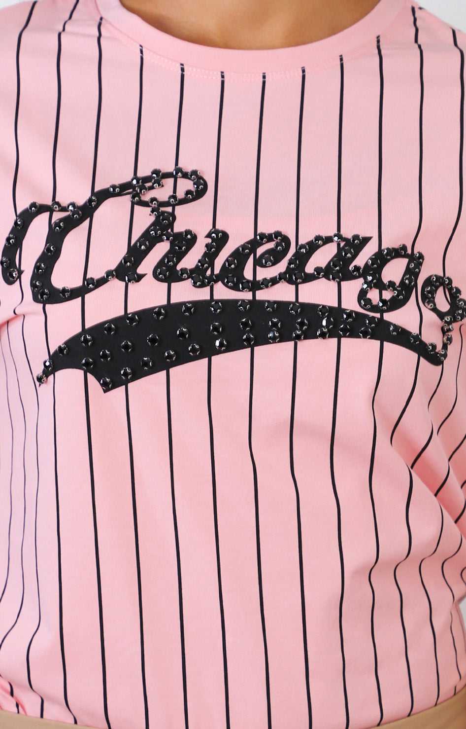 Blusa de rayas y aplicaciones de brillo