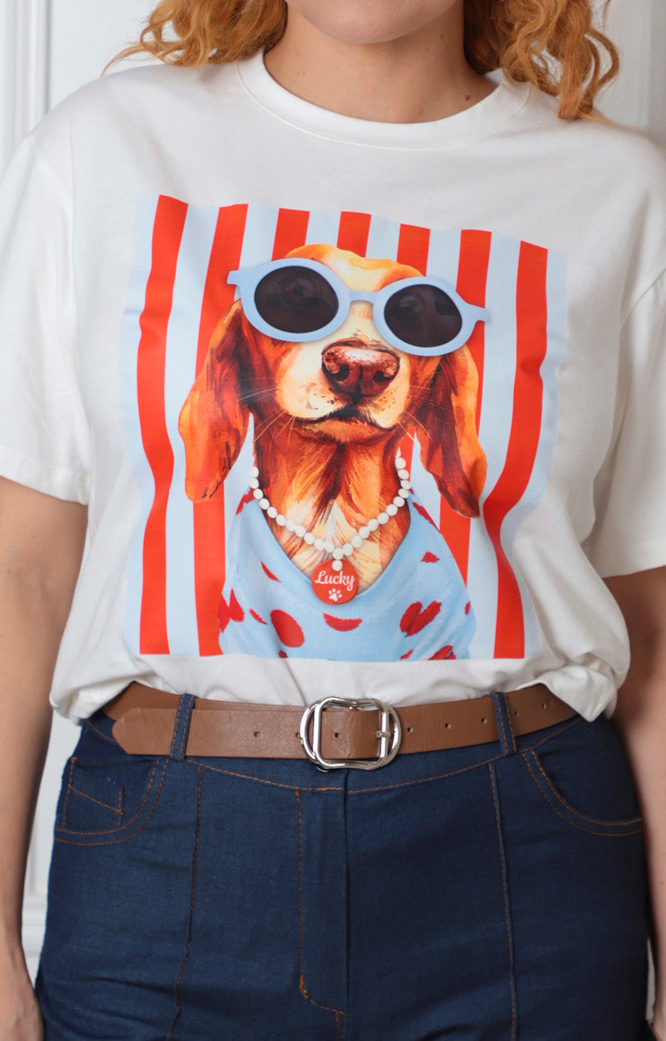 Blusa blanca con estampado de perro