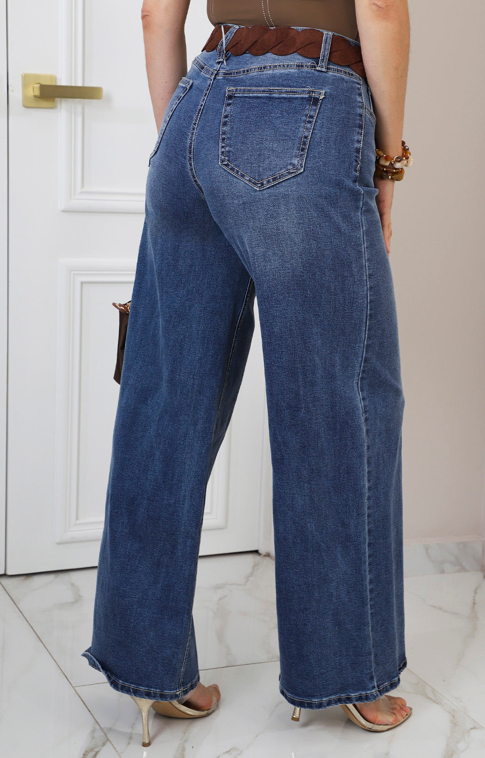 Pantalón de mezclilla con cinturón