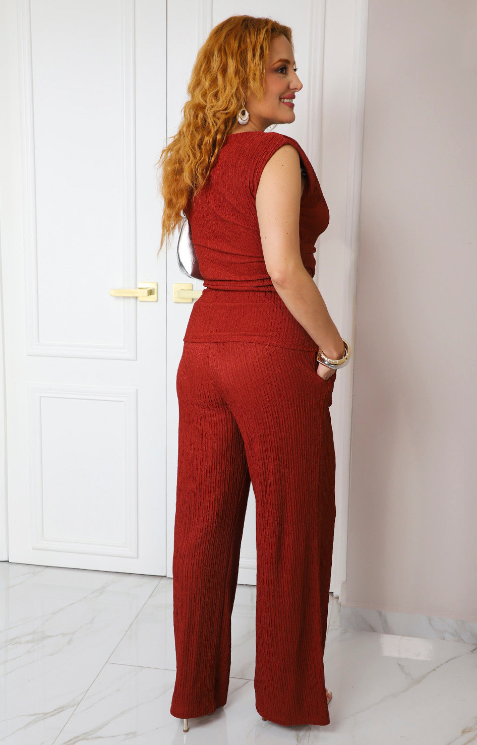Conjunto con fruncido lateral