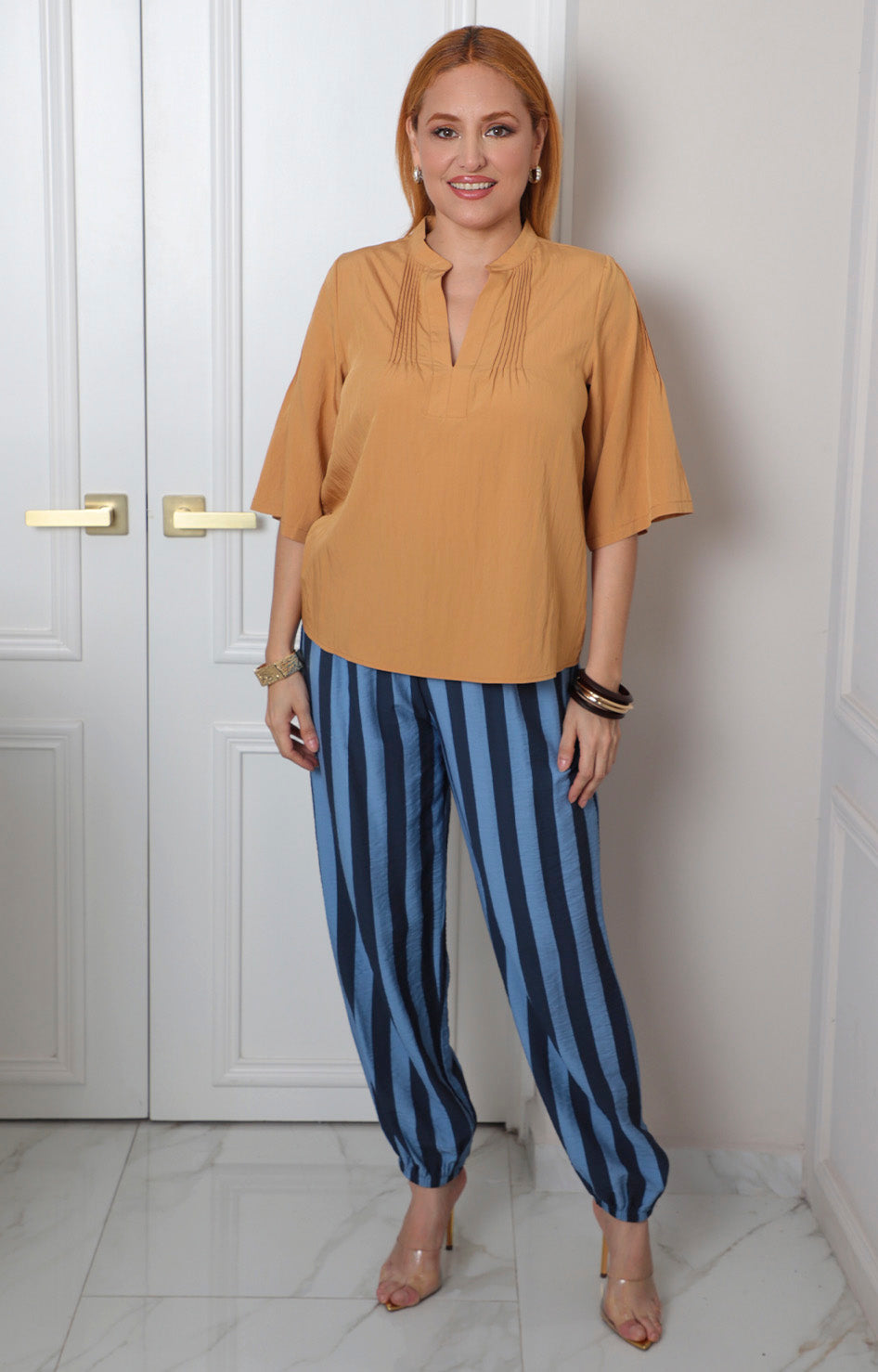 Blusa regular de Boutiquemirel con detalle tableado al frente, en tela ligera y estilo elegante.