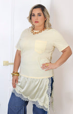 Blusa asímetrica con encaje