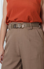 Pantalón pierna ancha con cinturón