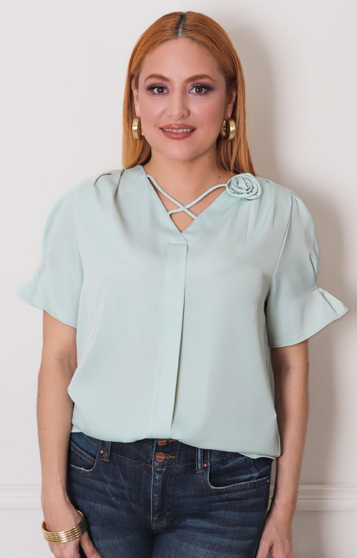 Blusa menta con flor 3D - BLUSAS REGULAR Boutiquemirel 