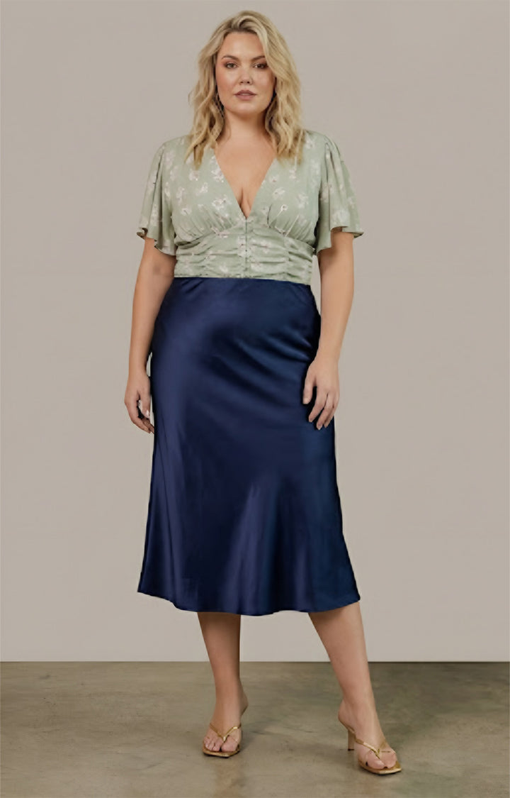 Blusa estampada con fruncido - BLUSAS CURVY Boutiquemirel 