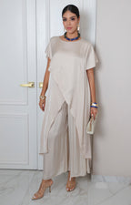 Conjunto beige en capas