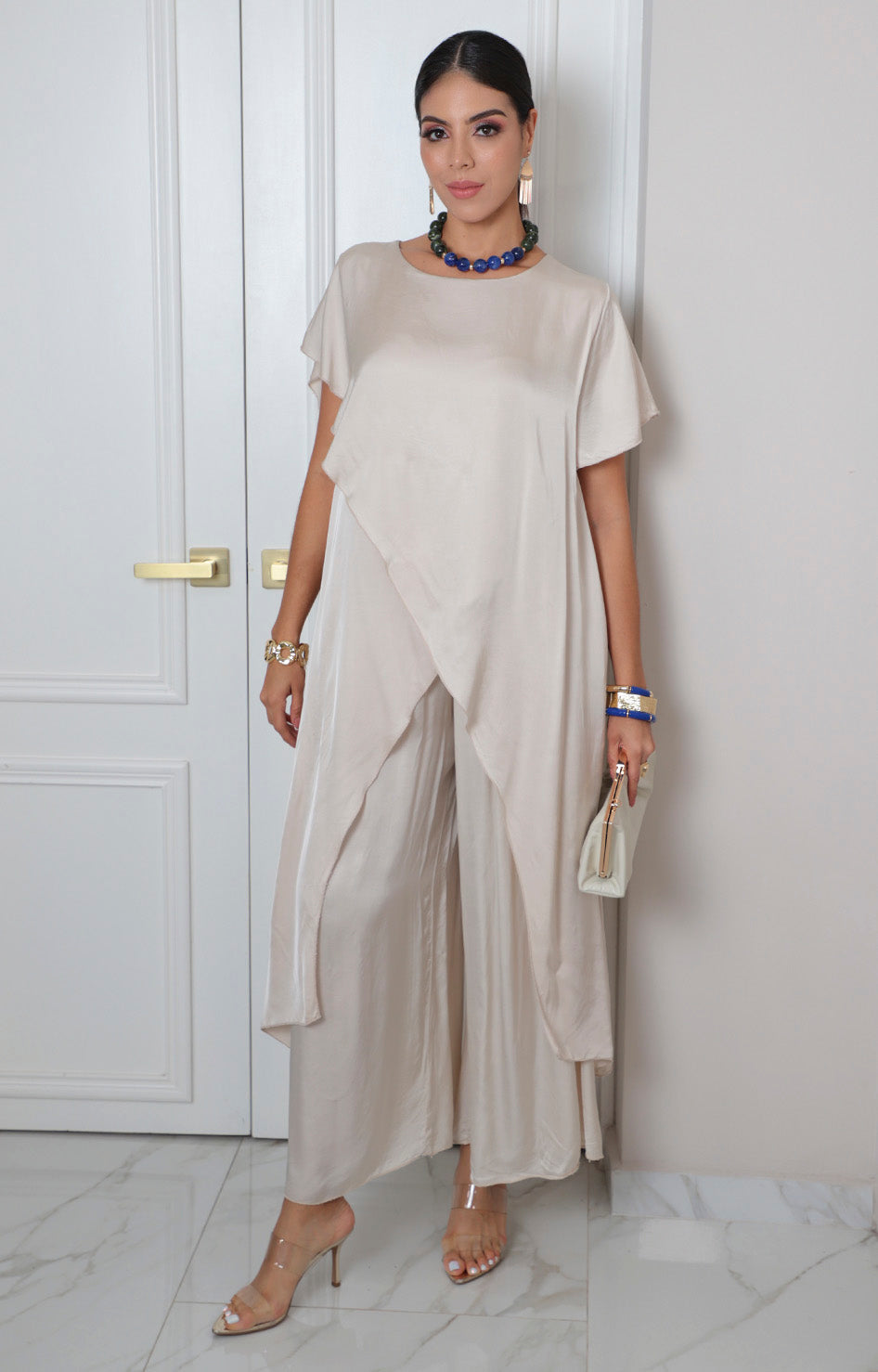 Conjunto beige en capas