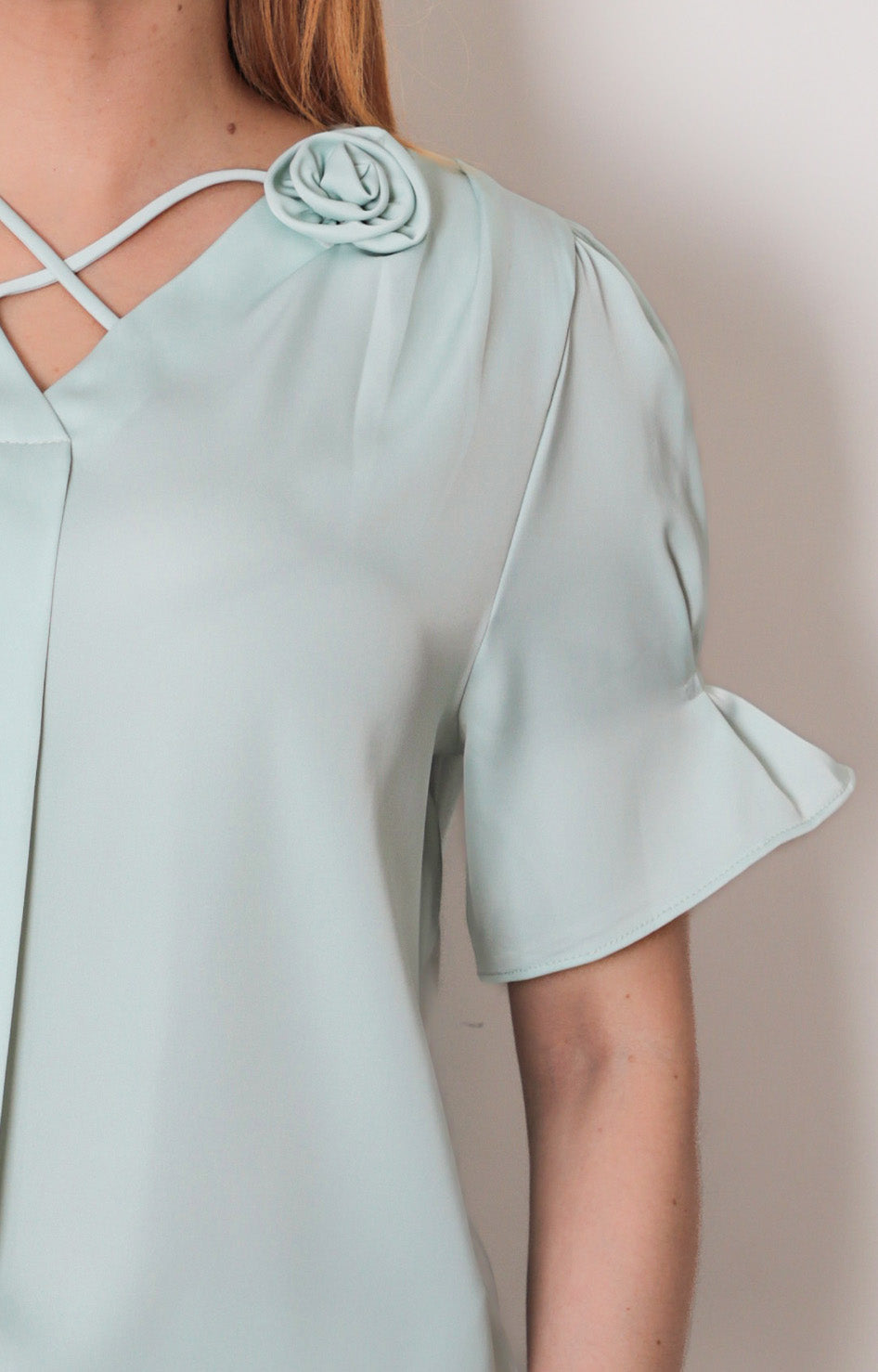 Blusa menta con flor 3D - BLUSAS REGULAR Boutiquemirel 