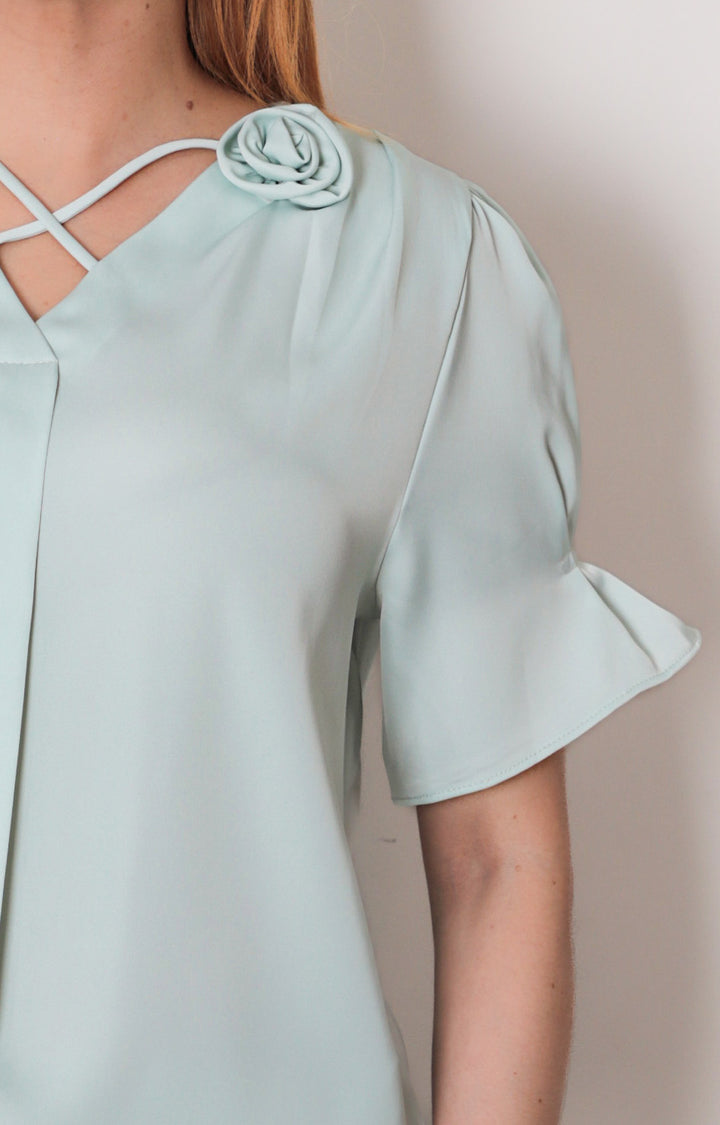 Blusa menta con flor 3D - BLUSAS REGULAR Boutiquemirel 