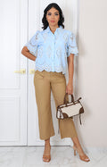 Blusa azul con bordado
