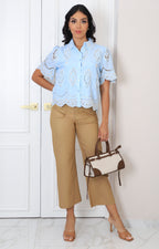 Blusa azul con bordado