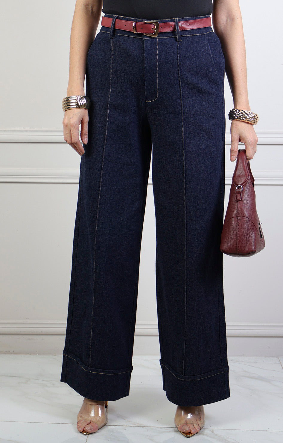 Pantalón azul de pierna ancha con dobladillo