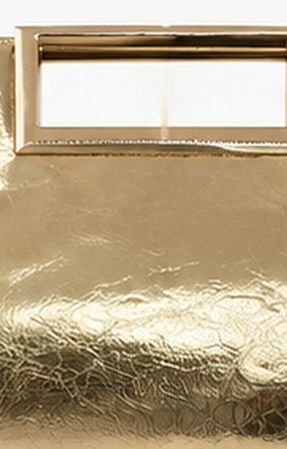 Bolso clutch metálico con cadena de la marca Boutiquemirel, elegante y brillante para ocasiones especiales.