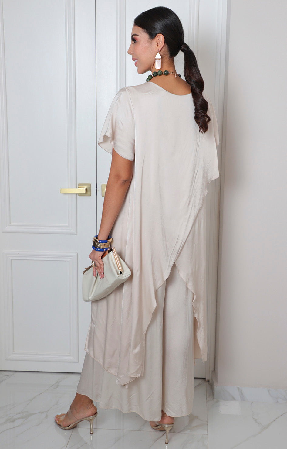 Conjunto beige en capas