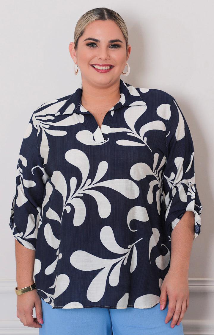Blusa azul marino estampada - BLUSAS CURVY Boutiquemirel 