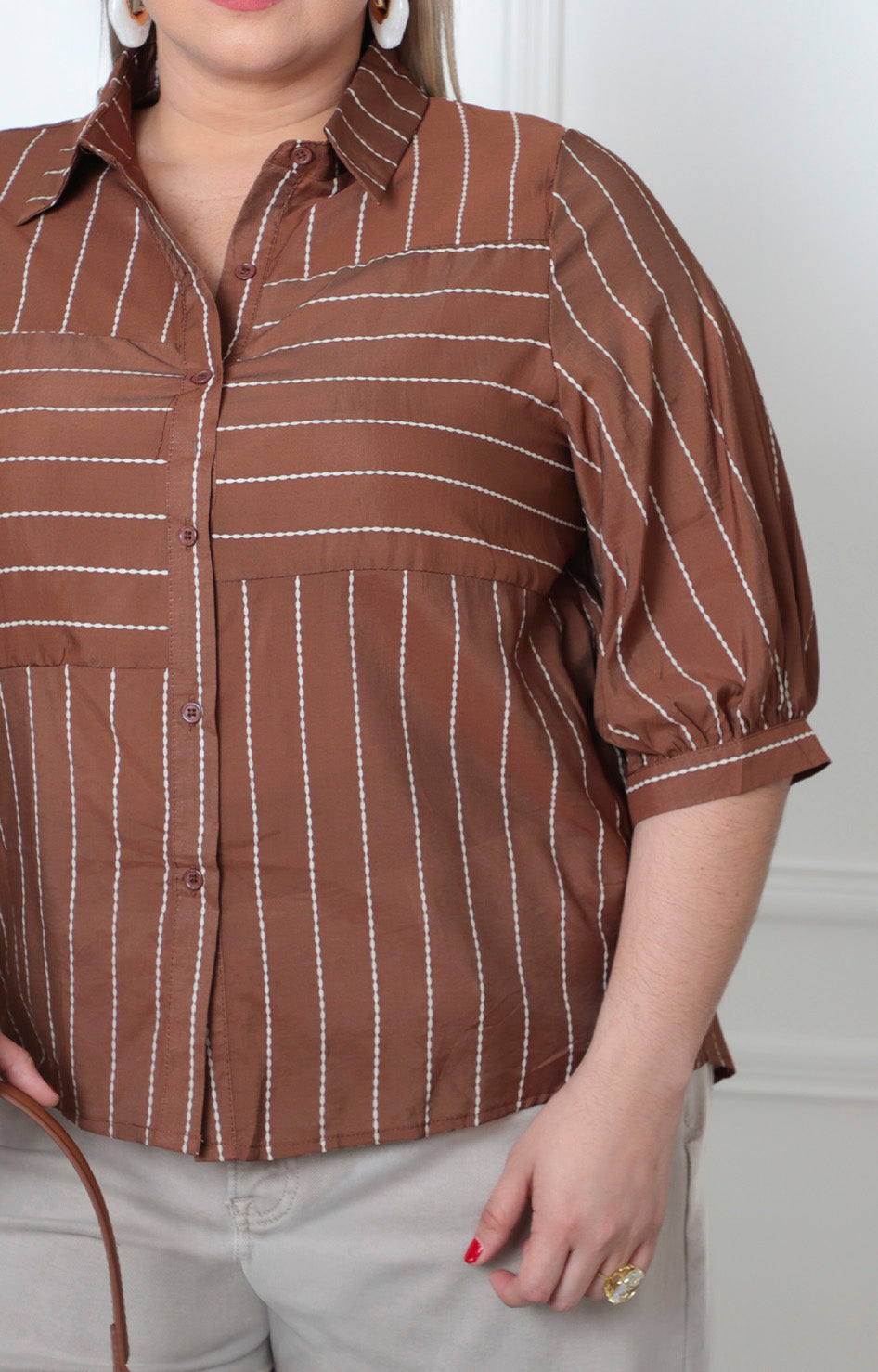 Blusa camisera a rayas Boutiquemirel para mujer curvy, con diseño de botones y cuello clásico