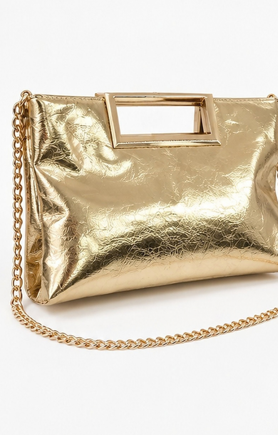 Bolso clutch metálico con cadena de la marca Boutiquemirel, elegante y brillante para ocasiones especiales.