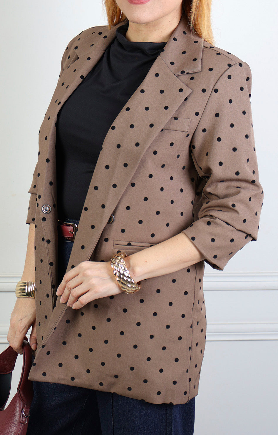 Blazer café con polka dots