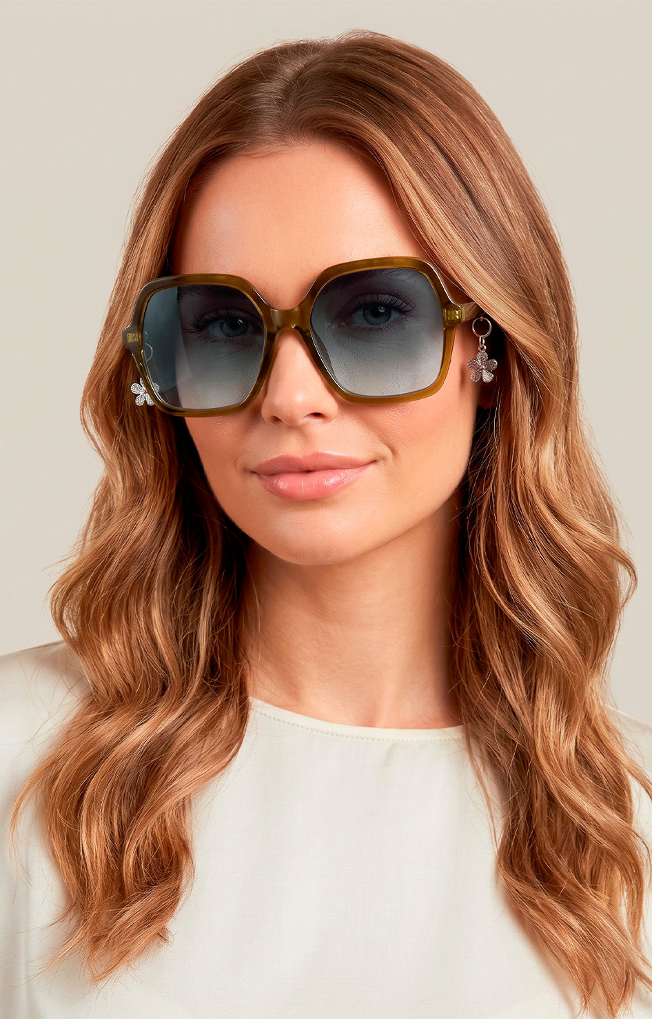 Lentes de sol cuadrados con flor