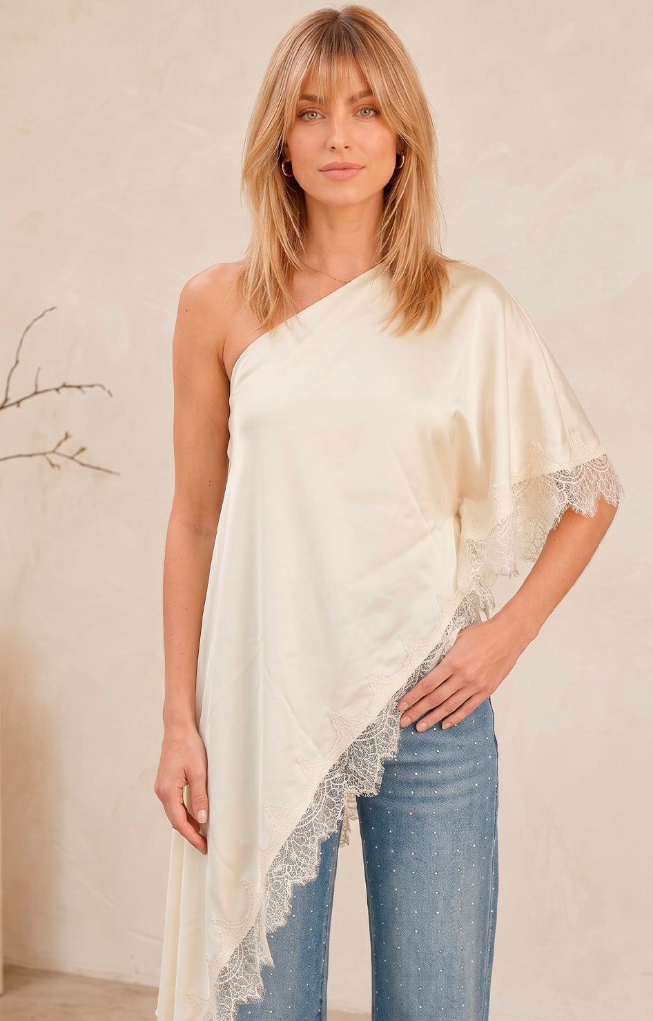 Blusa beige asimétrica con encaje - BLUSAS REGULAR Boutiquemirel 