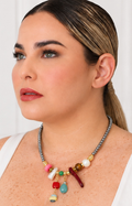 Collar de piedra natural con coral Boutiquemirel, diseño artesanal con cuentas en tonos rojizos y naturales