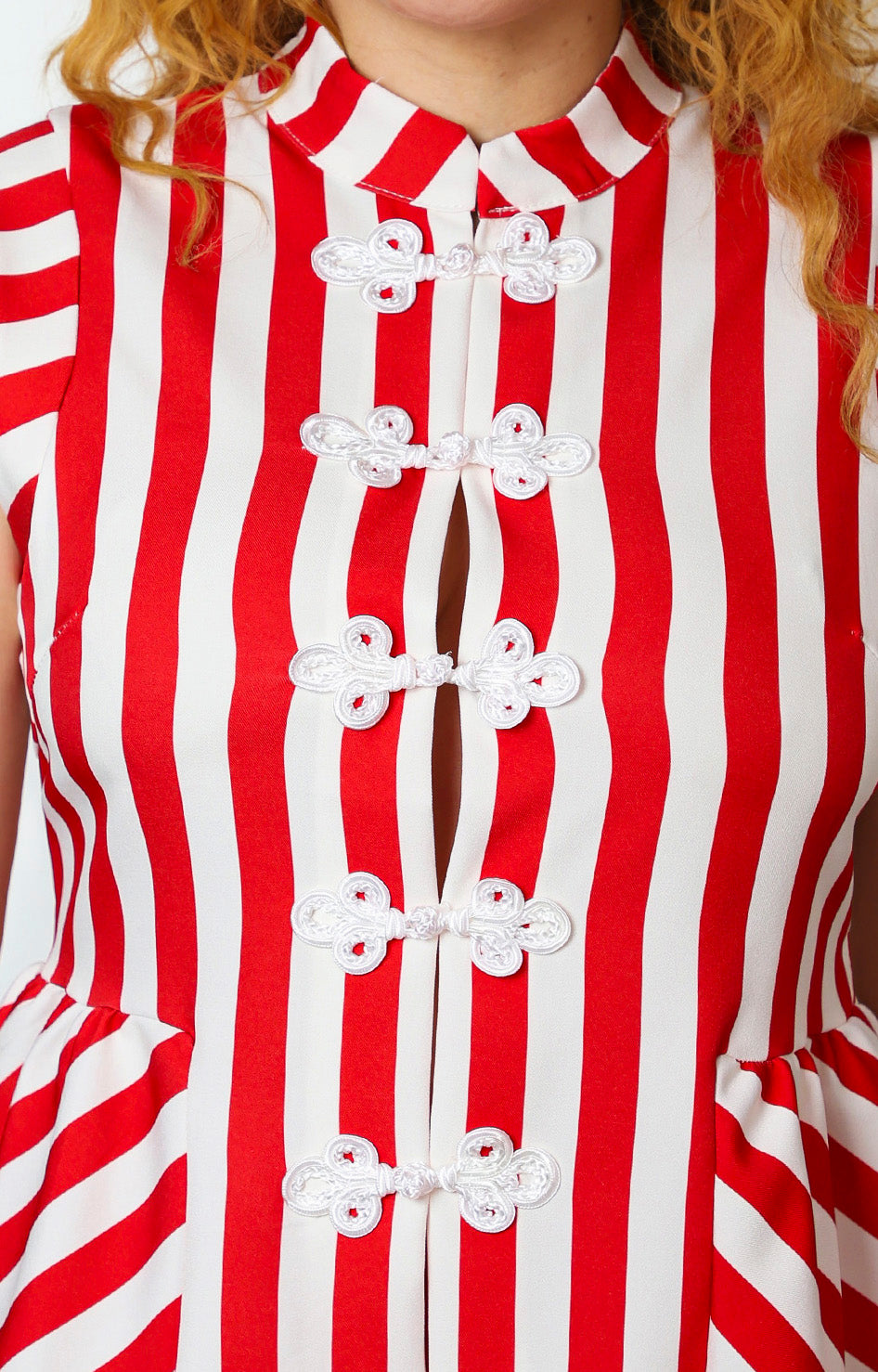 Blusa peplum de rayas con detalle bordado