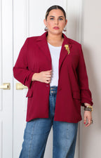 Saco con mangas globo de la marca Boutiquemirel, diseño curvy, en color neutro, mostrado en un entorno de moda moderna.