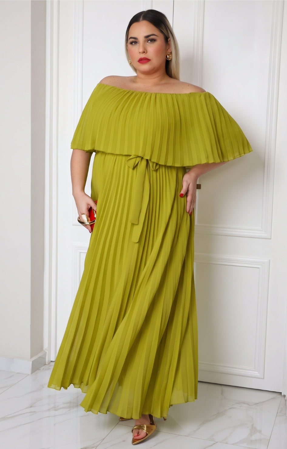 Vestido plisado con mangas mariposa