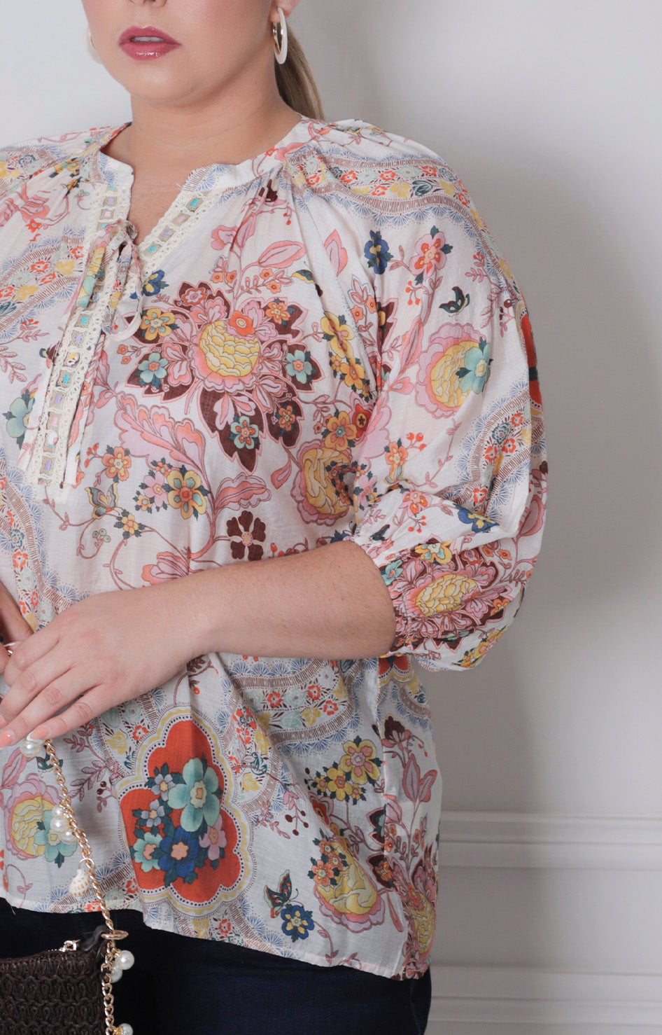 Blusa estampada con detalle de bordado - BLUSAS CURVY Boutiquemirel 