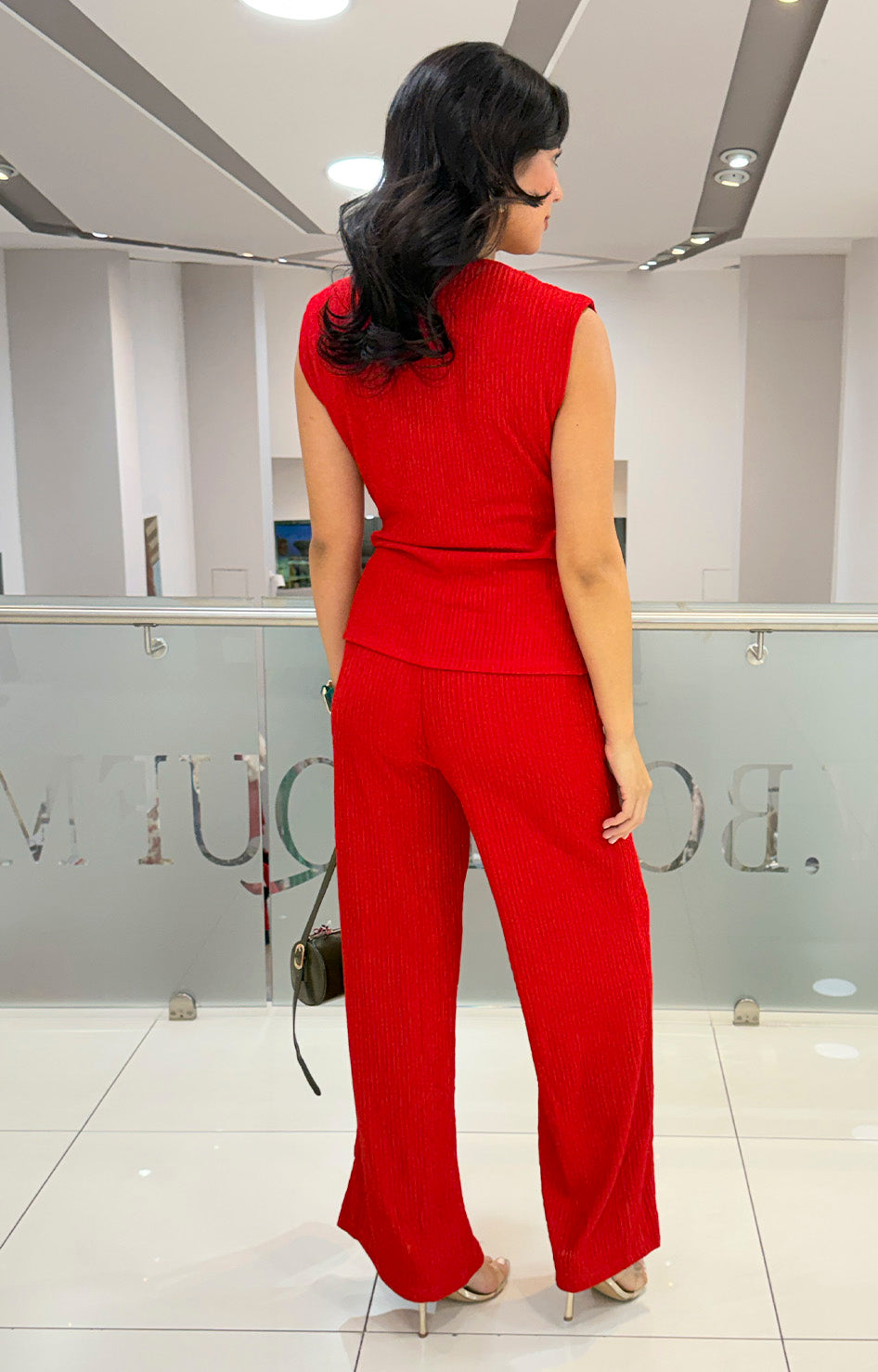 Conjunto con fruncido lateral