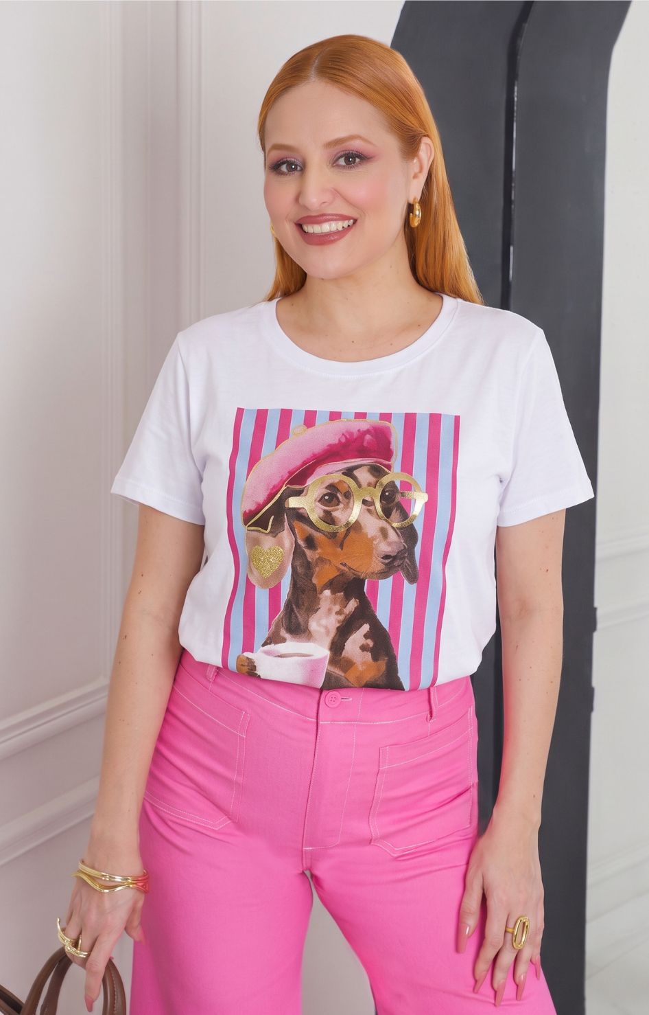 Blusa blanca con estampado de rayas y perrito