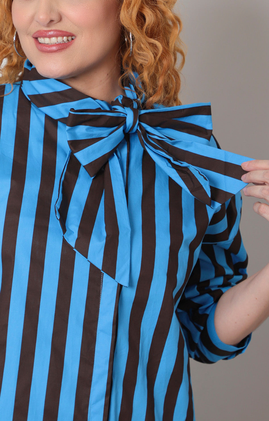 Blusa a rayas con lazo al cuello