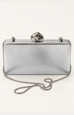 Clutch plateada con moño de la marca Boutiquemirel, bolso elegante de tamaño pequeño con diseño con lazo.