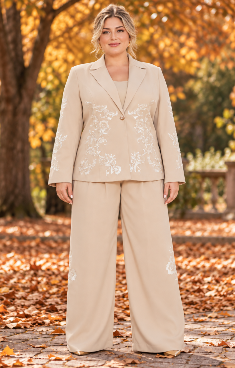 Conjunto beige de saco con bordado