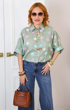 Blusa verde camisera con lunares pastel