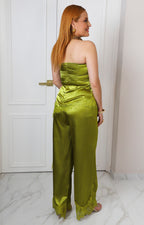 Conjunto verde satinado con encaje