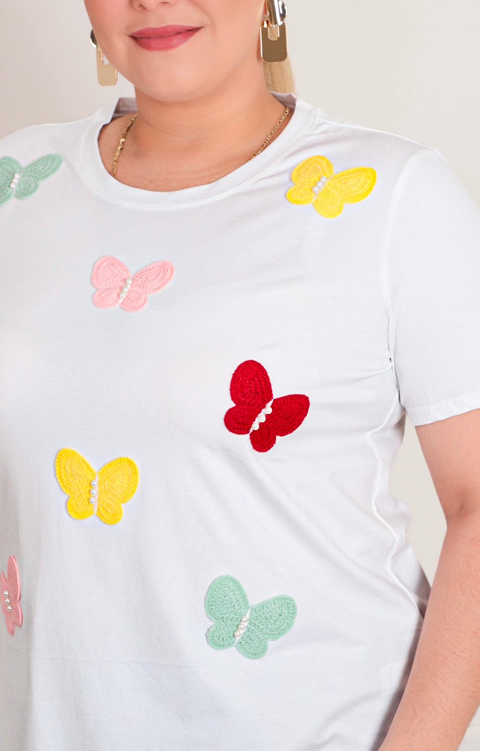 Blusa con bordado de mariposas