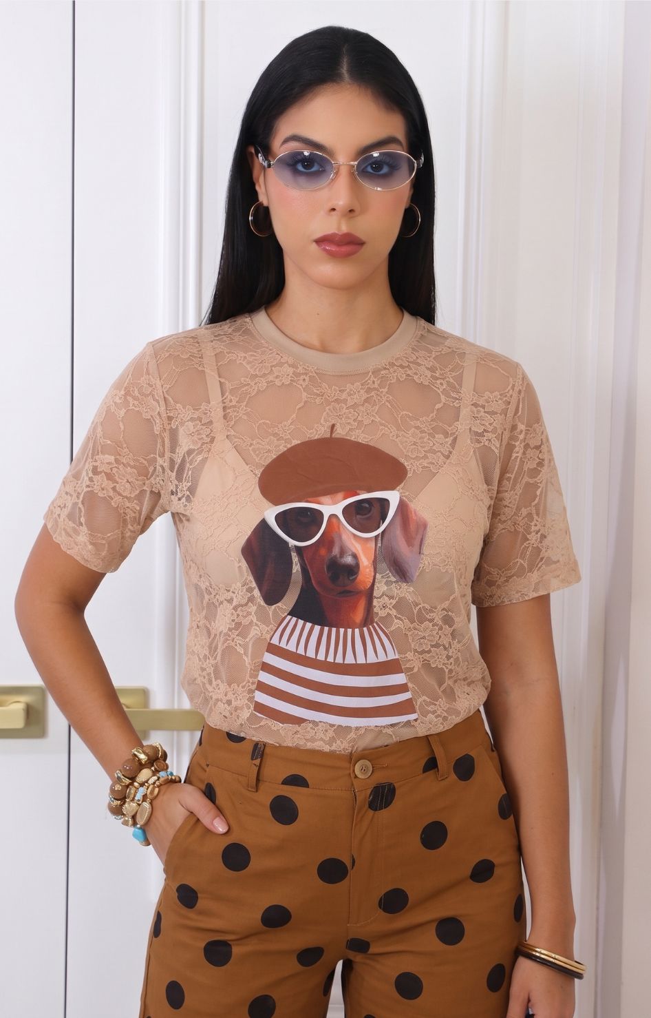 Blusa beige de encaje  con ilustración