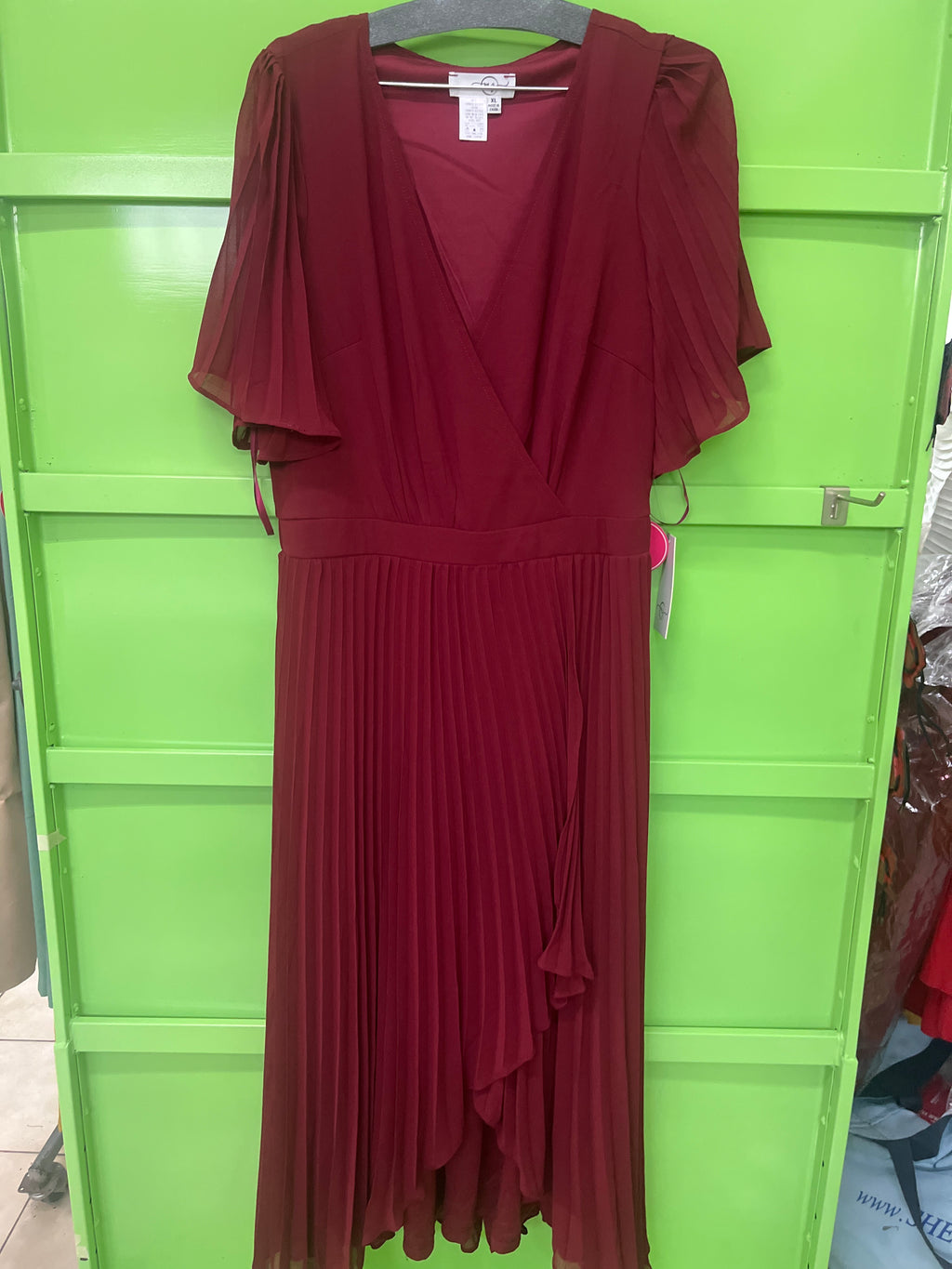 Vestido midi plisado cruzado
