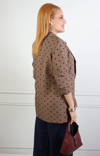Blazer café con polka dots