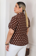 Blusa camisera café con polka dots