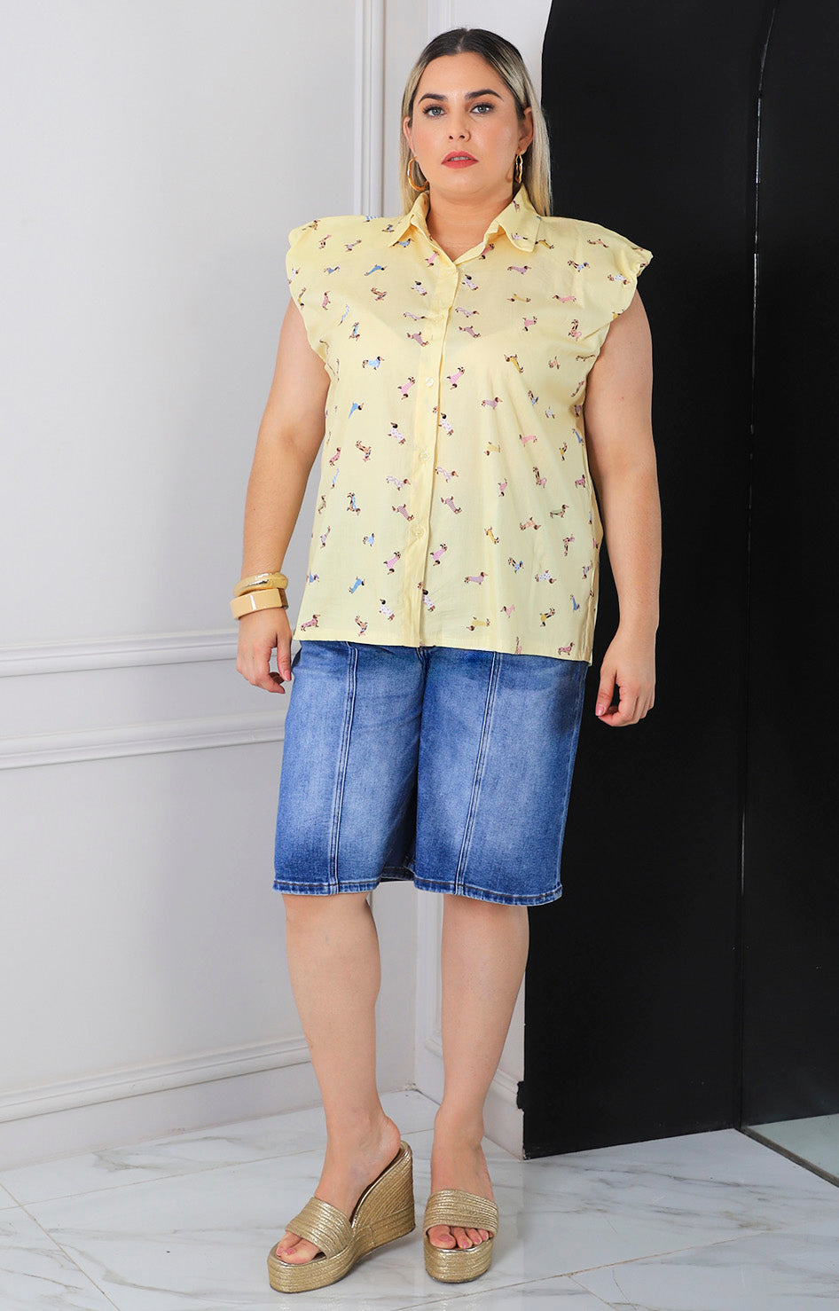 Blusa amarilla camisera de perritos
