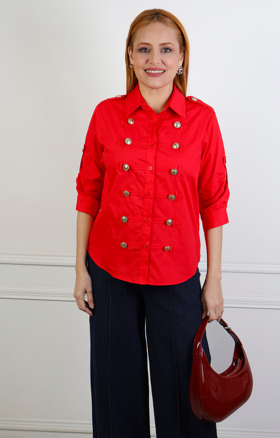 Blusa estilo militar con botones dorados