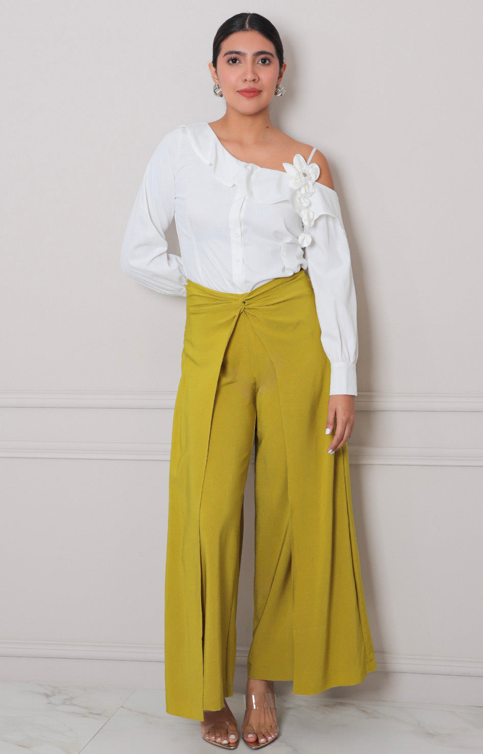 Blusa blanca asimètrica - BLUSAS REGULAR Boutiquemirel 