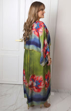 Vestido largo regular de dos piezas con sobrecapa de la marca Boutiquemirel, en color y estilo elegante.