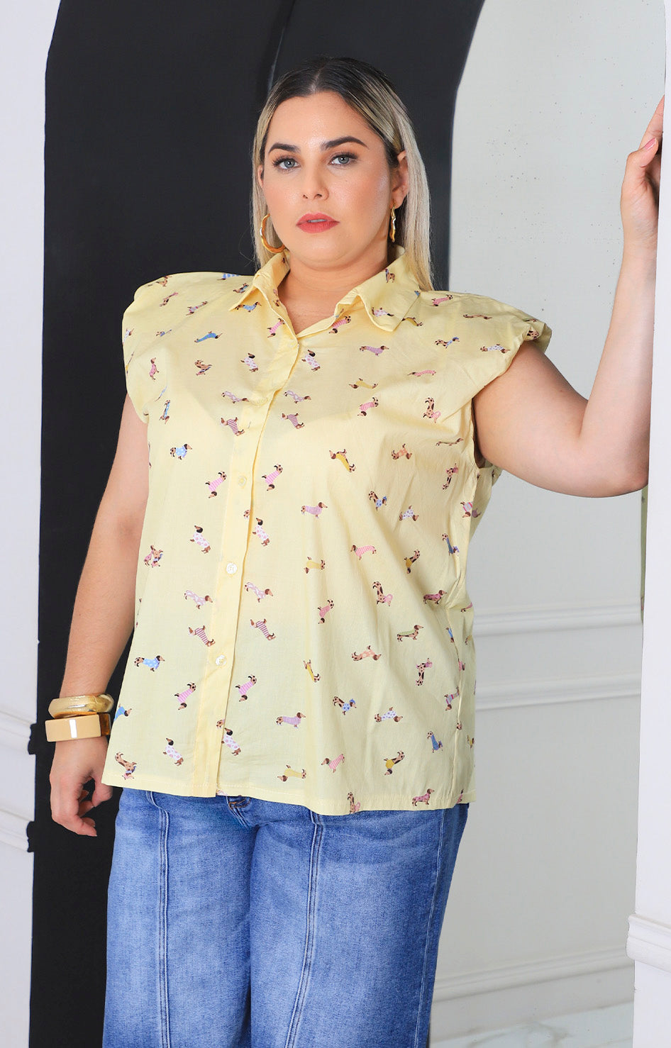 Blusa amarilla camisera de perritos