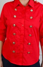 Blusa estilo militar con botones dorados