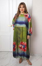 Vestido largo regular de dos piezas con sobrecapa de la marca Boutiquemirel, en colores neutros y diseño elegante.