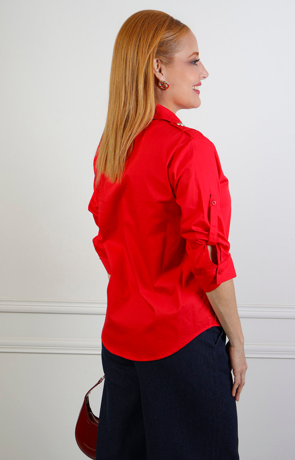 Blusa estilo militar con botones dorados